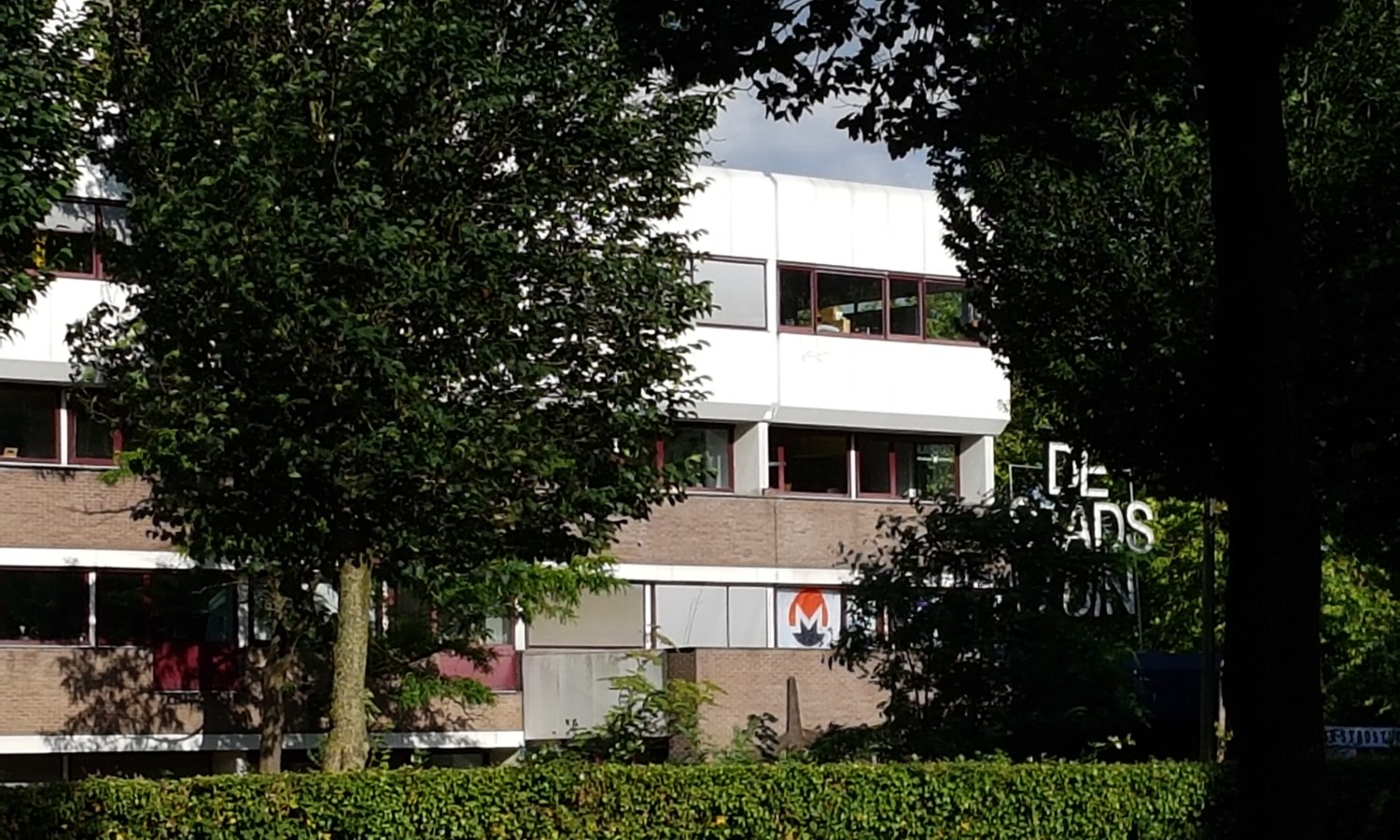 De Stadstuin with Monero flag